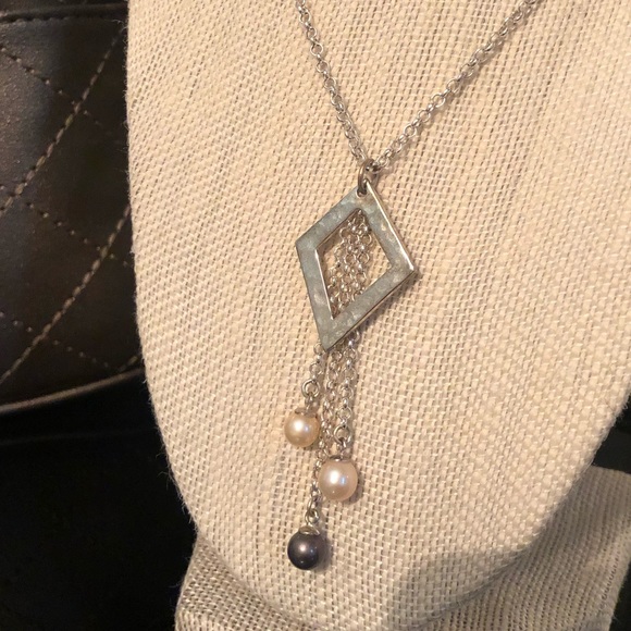 Vantel Pearl Three of Diamonds Necklace Black - Picture 2 of 6